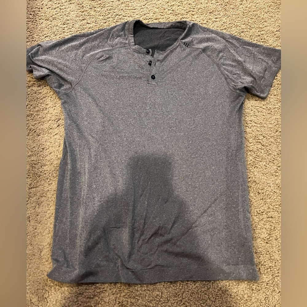 Lululemon Short sleeve henley large gray